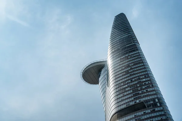 Beroemde wolkenkrabber in Ho Chi Minh City. Bitexco financiële Tower — Stockfoto