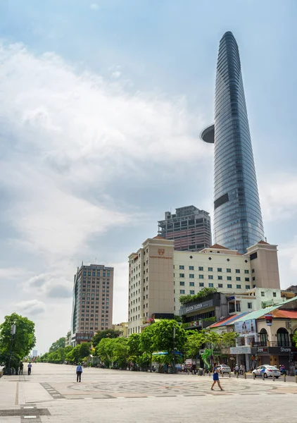 Den Bitexco Financial Tower med helikopterplatta, Ho Chi Minh-staden — Stockfoto