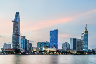 Gökdelen ve diğer modern binalar Ho Chi Minh City