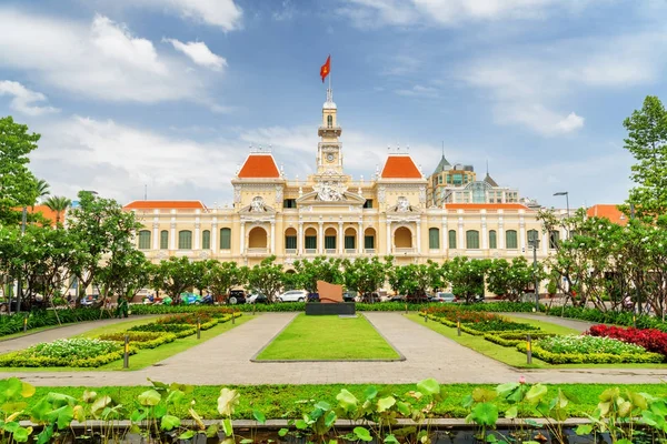 Festői kilátás nyílik a Ho Chi Minh City Hall, Vietnam — Stock Fotó