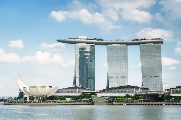 Bela vista do famoso Marina Bay Sands Hotel, Singapura — Fotografia de Stock