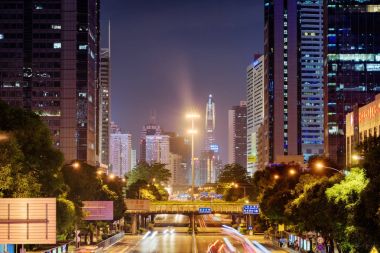 Doğu Shennan Road ve Ping bir IFC Shenzhen