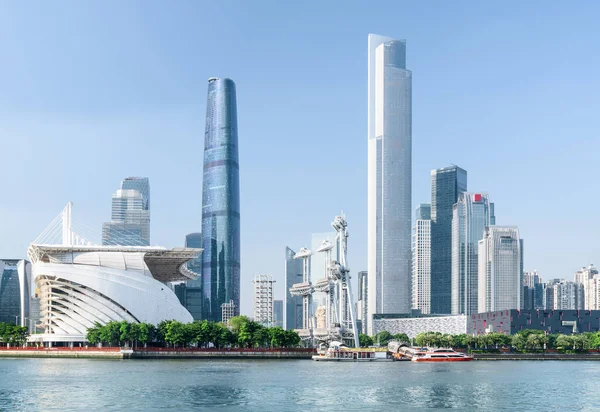 Vista panorâmica do Rio Pearl e arranha-céus, Guangzhou, China — Fotografia de Stock