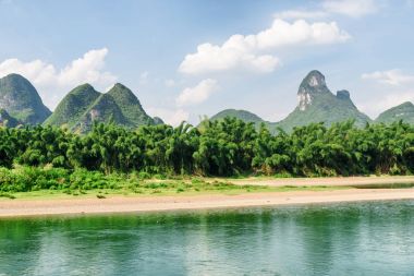 Li Nehri, yeşil bambu ormanı ve karstik dağlar, Yangshuo