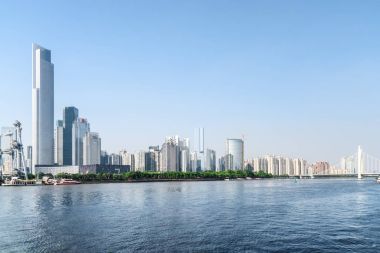Pearl Nehri ve Guangzhou şehir merkezinin modern binalar