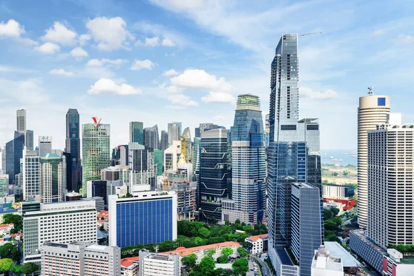 Vacker utsikt över skyskrapor i centrum. Singapore — Stockfoto