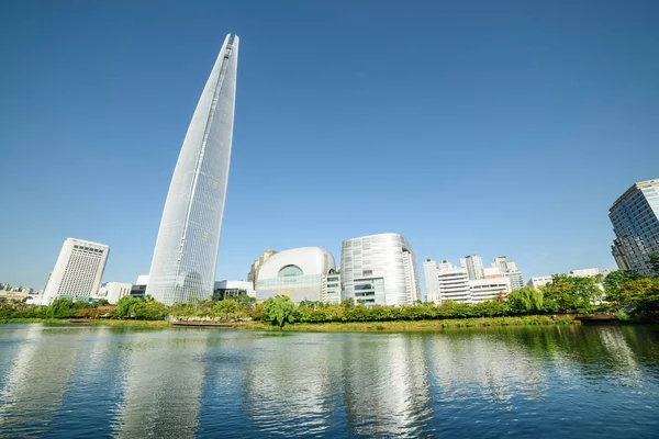 Szép modern Seoul városkép. Belvárosi csodálatos torony — Stock Fotó