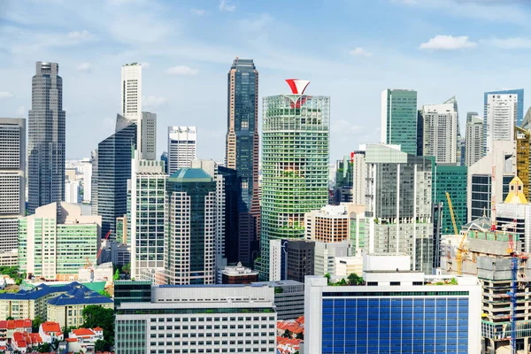 Красивый вид на небоскребы в Сингапуре. Сценический городской пейзаж — стоковое фото