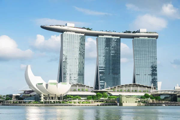 유명한 마리나 베이 샌즈 호텔, 싱가포르의 아름 다운 보기 — 스톡 사진