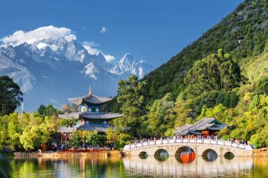 Jade Dragon Snow Mountain, Lijiang, Çin görünümünü