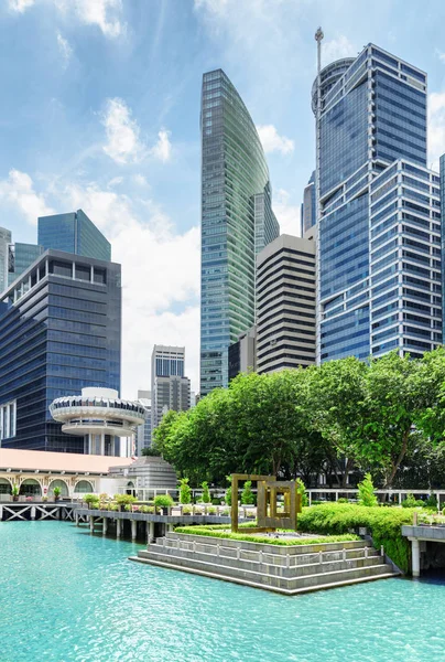 View of skyscrapers at downtown of Singapore. Summer cityscape — Stock Photo, Image