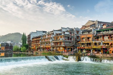 Harika manzarasını Phoenix antik kenti ve Tuojiang Nehri