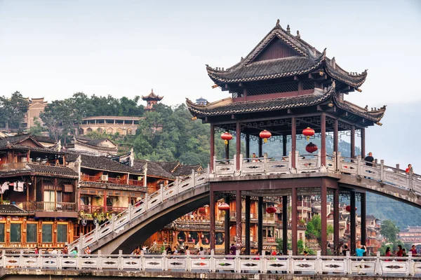 Vue rapprochée du pont panoramique de Phoenix Ancient Town, Chine — Photo