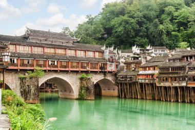 Tuojiang Nehri, Çin Hong köprüden (Gökkuşağı Köprüsü)