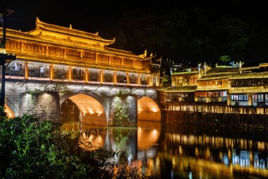 Hong Köprüsü (Gökkuşağı Köprüsü), Fenghuang doğal gece görünümü