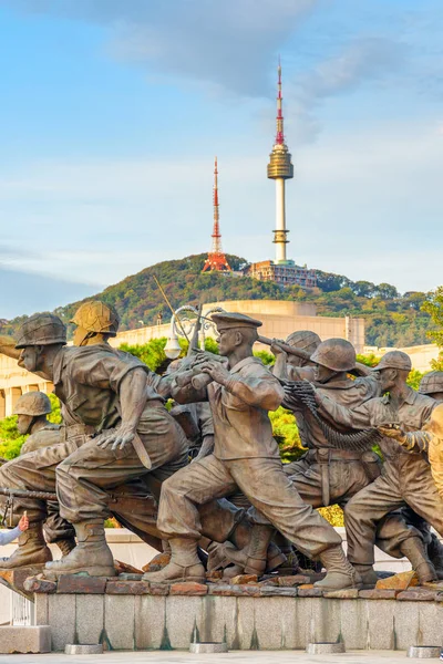 Великолепные скульптуры памятника Корейской войне в Сеуле — стоковое фото