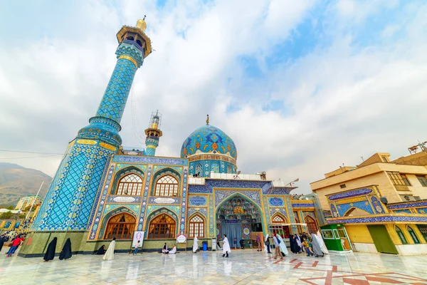 Vue latérale d'Imamzadeh Saleh dans le quartier Shemiran à Téhéran — Photo