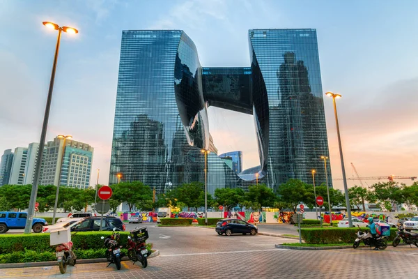 Geweldige zonsondergang uitzicht op de Opus Tower in Dubai, Uae — Stockfoto