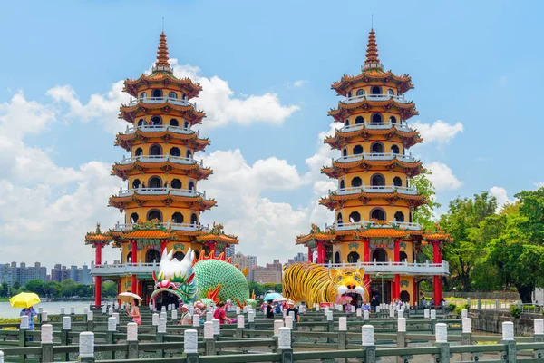 台湾高雄市龙虎塔的景致 — 图库照片
