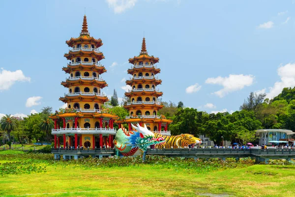 Favolosa vista del drago e delle pagode tigre, Kaohsiung, Taiwan — Foto Stock