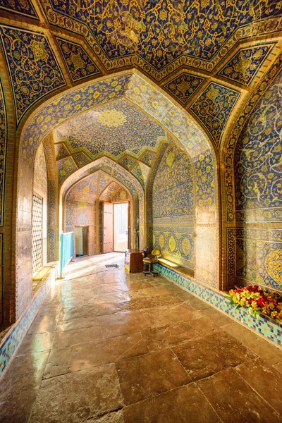 Impresionante pasadizo abovedado en la mezquita Sheikh Lotfollah, Irán —  Fotos de Stock