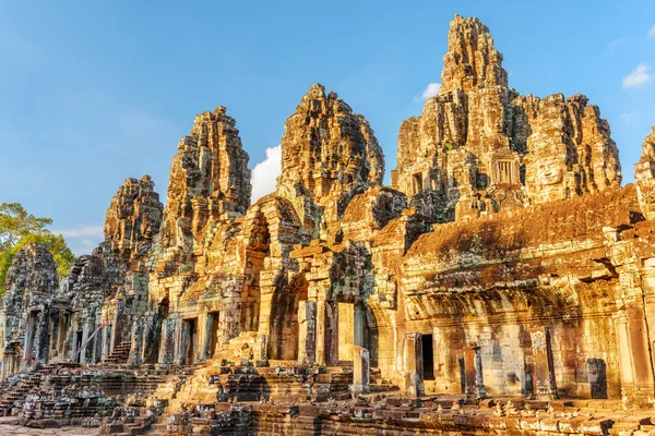 Atemberaubende Aussicht auf den Bajon-Tempel in Angkor Thom, Kambodscha — Stockfoto