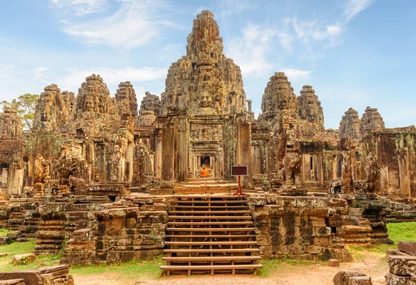 Veduta principale del tempio di Bayon ad Angkor Thom, Siem Reap — Foto Stock