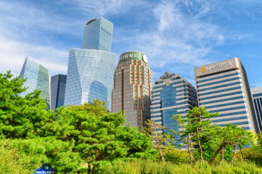 Seul 'deki Yeouido Park' tan harika bir gökdelen manzarası.