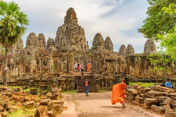 Vue imprenable sur le temple de Bayon au Cambodge à Angkor Thom. — Photo