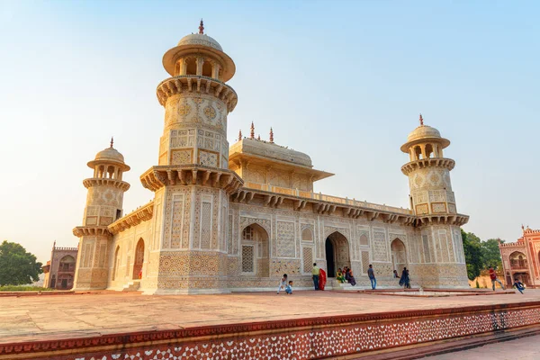 Maravillosa vista de la Tumba de Itimad-ud-Daulah (Baby Taj ) —  Fotos de Stock