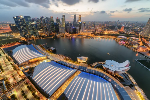 Vista aérea linda de Marina Bay e arranha-céus, Singapura — Fotografia de Stock