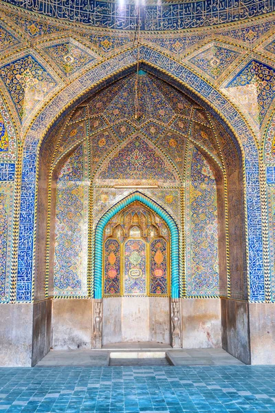 Удивительный вид на михраб в мечети Сейед, Исфахан, Иран — стоковое фото