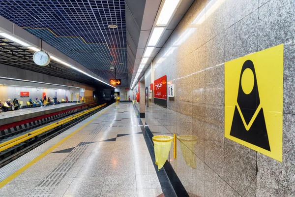 Women-only train carriage sign on the wall of Tehran metro — Stock Photo, Image