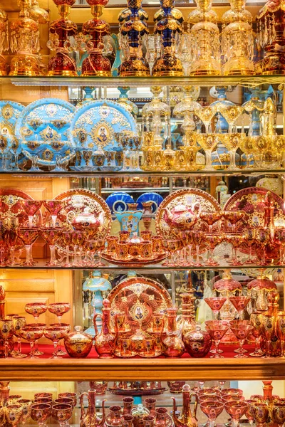 Vista fabulosa de utensílios de mesa tradicionais iranianos coloridos — Fotografia de Stock