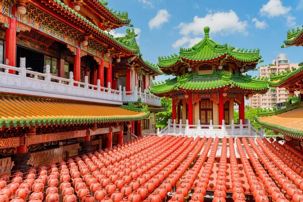 Escénica vista colorida del Templo Sanfeng en Kaohsiung, Taiwán — Foto de Stock