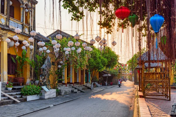 Gorgeous view of cozy street decorated with silk lanterns — Stock Photo, Image