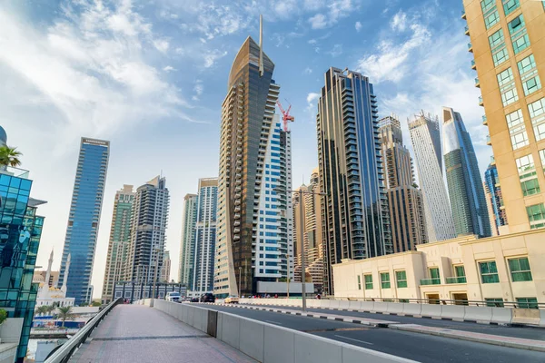 Al Emreef Street i Dubai Marina i De forente arabiske emirater – stockfoto