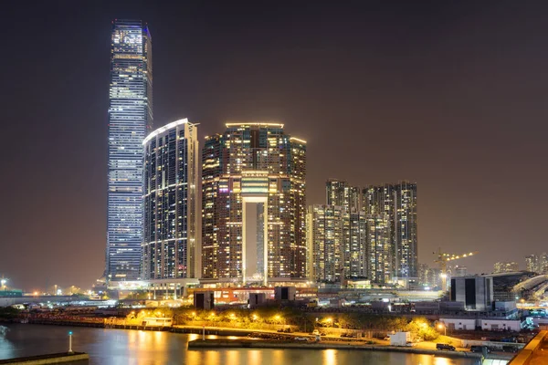 Fantastisk nattutsikt över skyskrapan och Union Square, Hongkong — Stockfoto