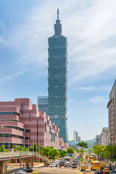 Fantastisk utsikt över Xinyi Road och Taipei 101, Taiwan — Stockfoto