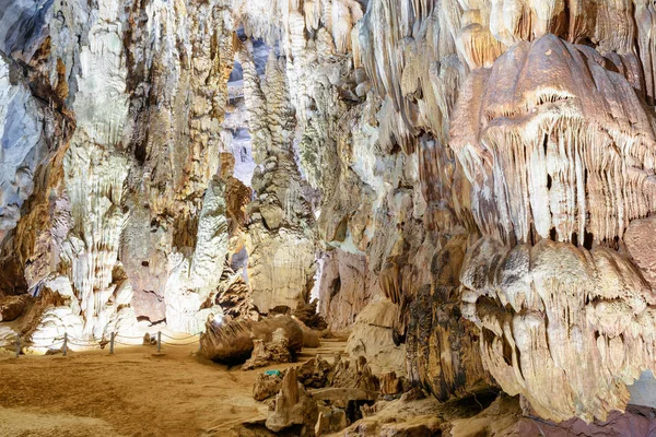 Geweldige Stalactieten Stalagmieten Phong Nha Cave Bij Phong Nha Bang — Stockfoto