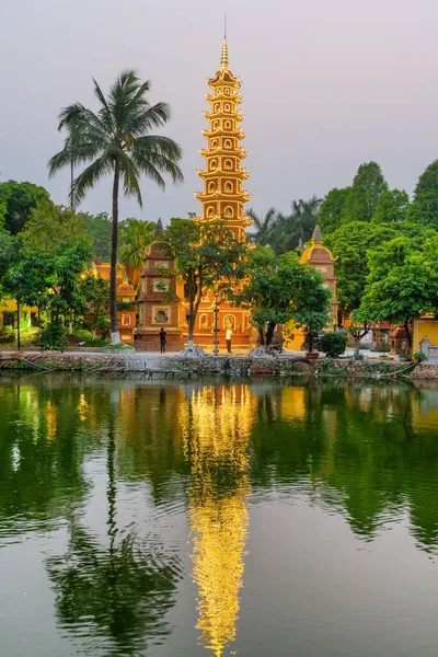 Hanoi Vietnam April 2019 Beautiful Evening View Tran Quoc Pagoda — Stock Photo, Image