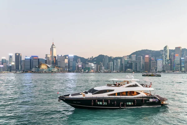 Hongkong Oktober 2017 Luxusjacht Victoria Harbor Die Skyline Von Hongkong — Stockfoto