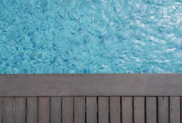 Piscine et fonds de terrasse en bois — Photo