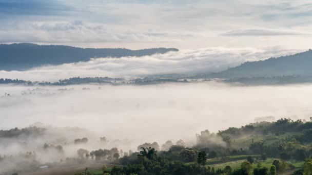 Temps Déplacement Brume Nuages Dessus Des Montagnes Matin — Video