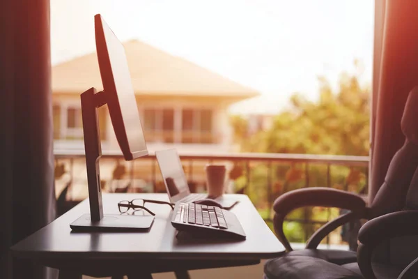 Werk Vanuit Home Concept Werktafel Thuis Met Computer Monitor Laptop — Stockfoto