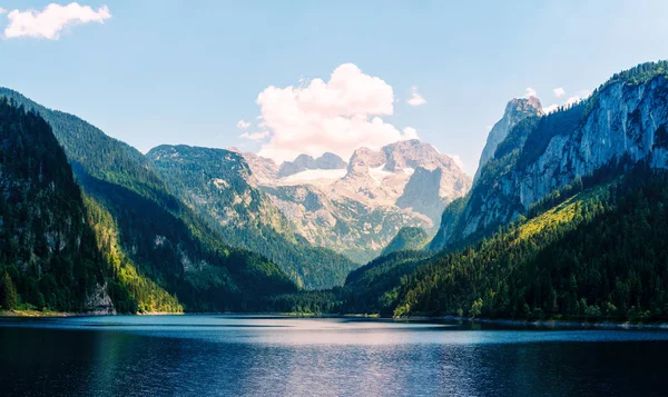 Fantástica manhã no lago de montanha Gosausee — Fotografia de Stock