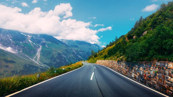 Geweldig uitzicht alpiene Pass — Stockfoto