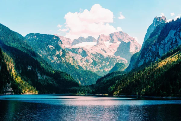 Fantástica mañana en el lago de montaña Gosausee —  Fotos de Stock