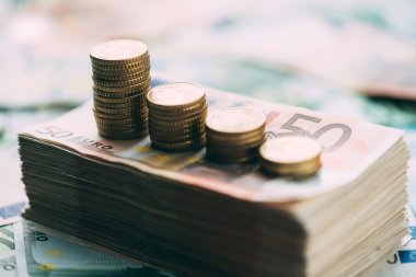 Euro paralar nakit closeup yığını