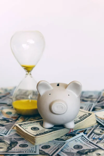 Piggy moneybox met dollar cash — Stockfoto